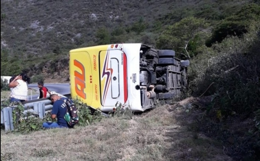 Imagen Vuelca autobús en las cumbres de Acultzingo, Veracruz; ocho lesionados