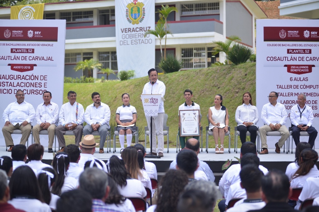 Imagen Entrega Cuitláhuac García nuevas instalaciones para el COBAEV 52 en Cosautlán, Veracruz