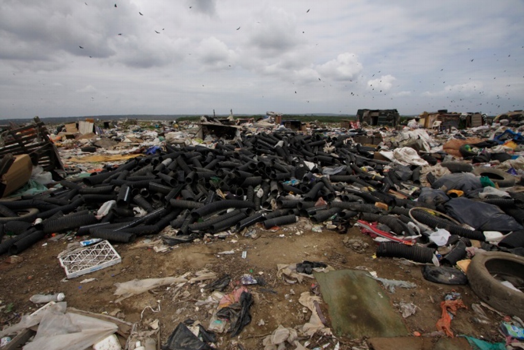 Imagen Entregan a Semarnat informe de impacto ambiental de nuevo relleno sanitario de Veracruz