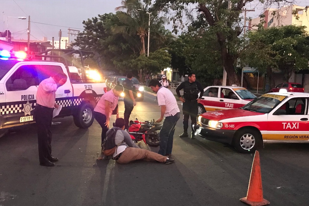Imagen Motociclista resulta lesionado al ser atropellado por taxista en Boca del Río
