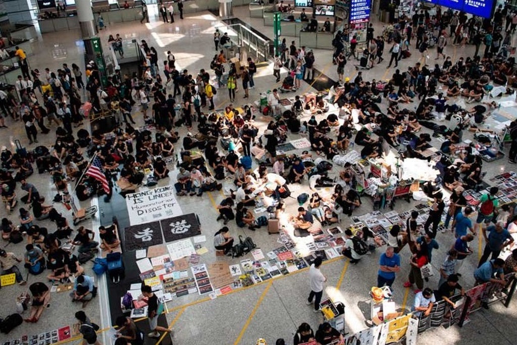 Imagen Aeropuerto de Hong Kong reanuda operaciones tras protestas