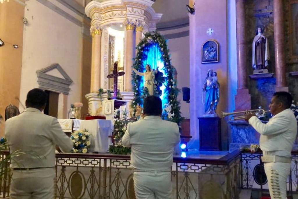 Imagen Le cantan las mañanitas a la Virgen de la Asunción en la Catedral de Veracruz (+Vídeo)