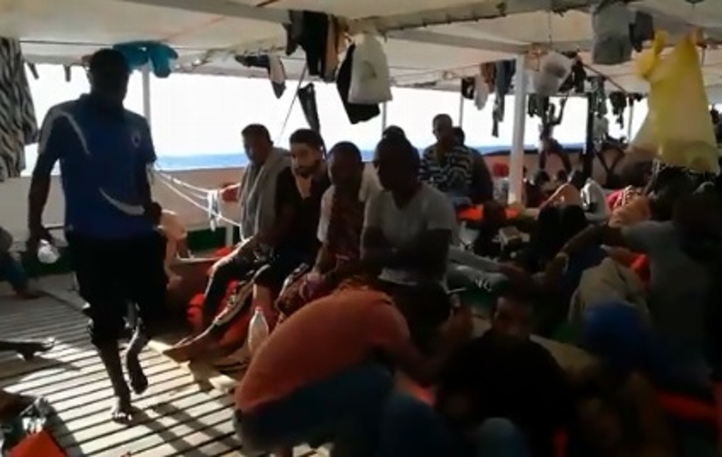 Imagen Migrantes a bordo del Open Arms, en condiciones deplorables sin poder desembarcar en Italia