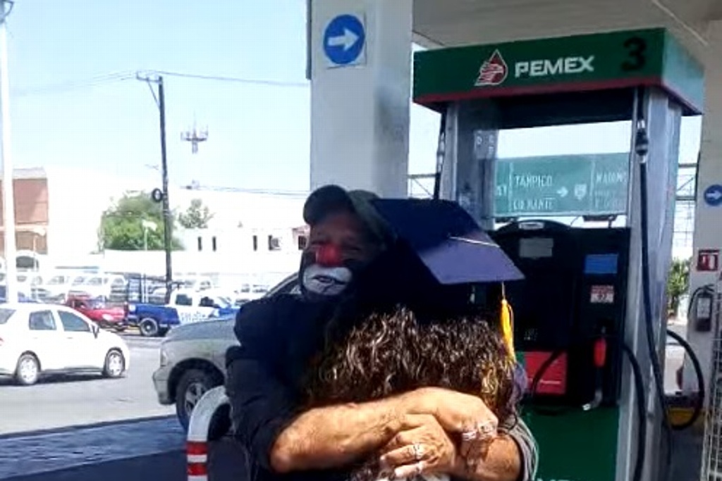 Imagen Se viraliza payaso que no pudo ir a graduación de su hija por tener que trabajar (+Video)