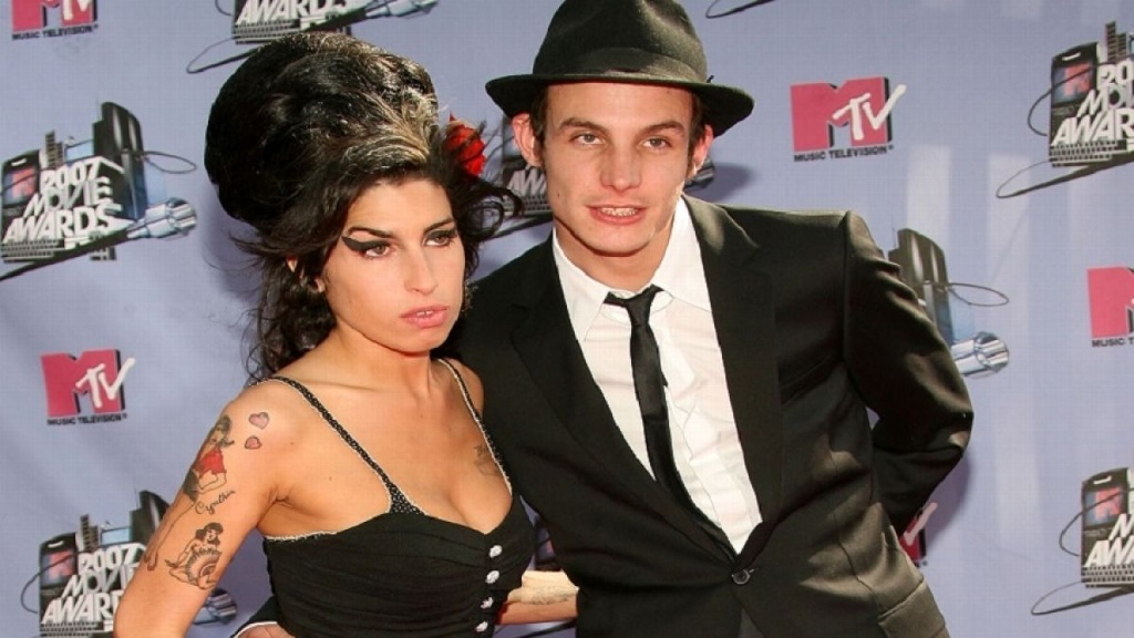 Imagen Ex pareja de Amy Winehouse busca vender fotos íntimas de la cantante