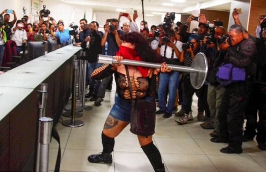 Imagen Investigan a grupos de choque en manifestación de mujeres en CDMX