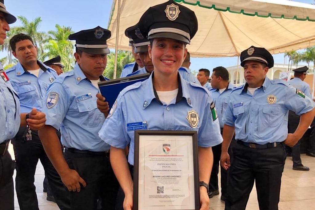 Imagen Entregan certificados a policías de Boca del Río que los acredita a nivel nacional 