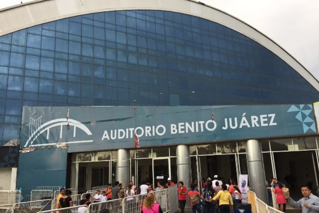 Imagen El auditorio Benito Juárez de Veracruz está destinado a que se caiga: Fernando Yunes