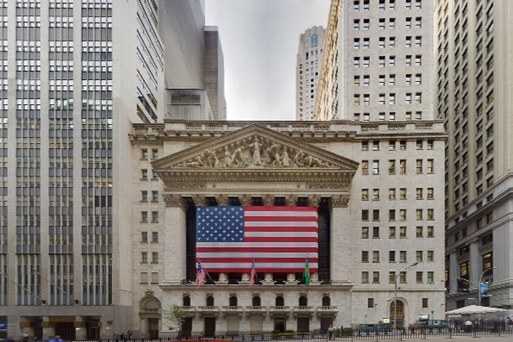Imagen Bolsa de Nueva York opera con ganancias en espera de actas de la Fed