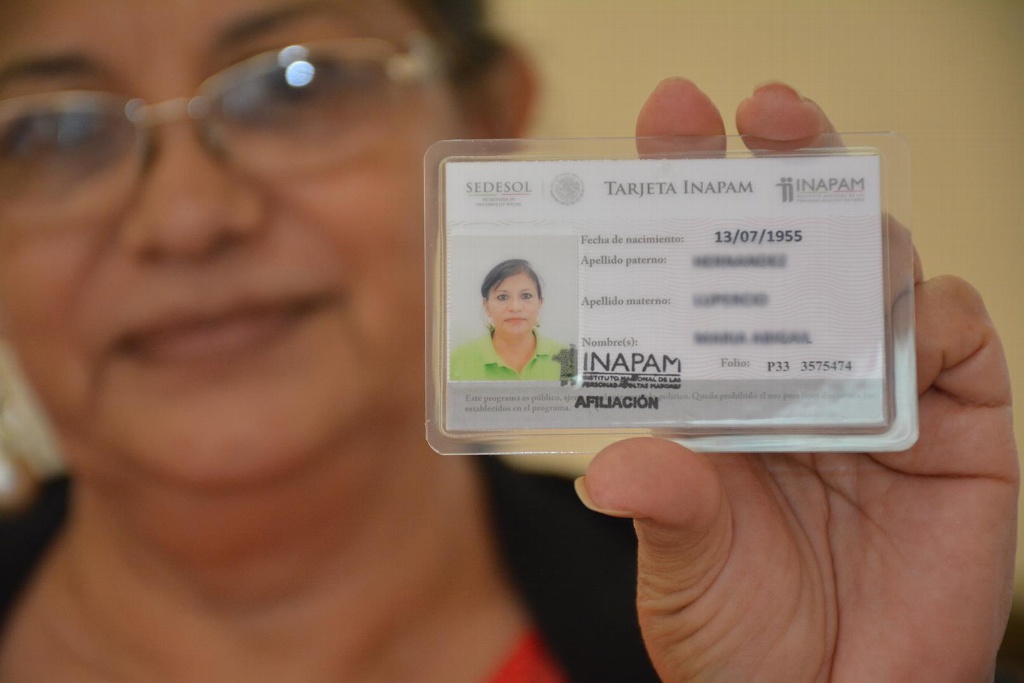 Imagen DIF requiere mil tarjetas de INAPAM por mes, afirma directora tras inconformidad 