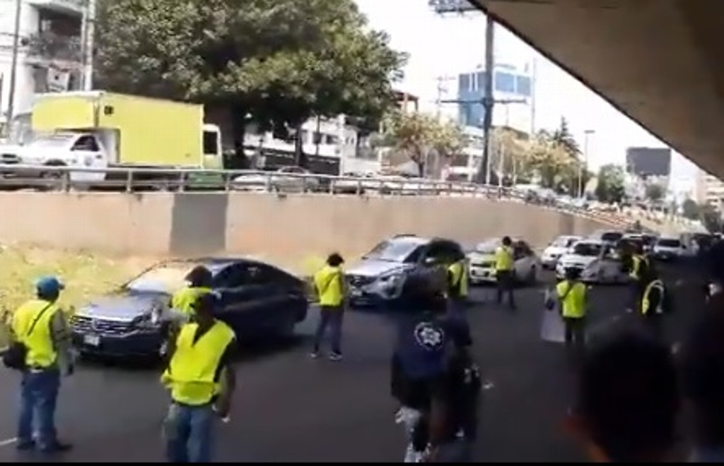 Imagen Policías federales bloquean Periférico Sur en protesta contra Guardia Nacional