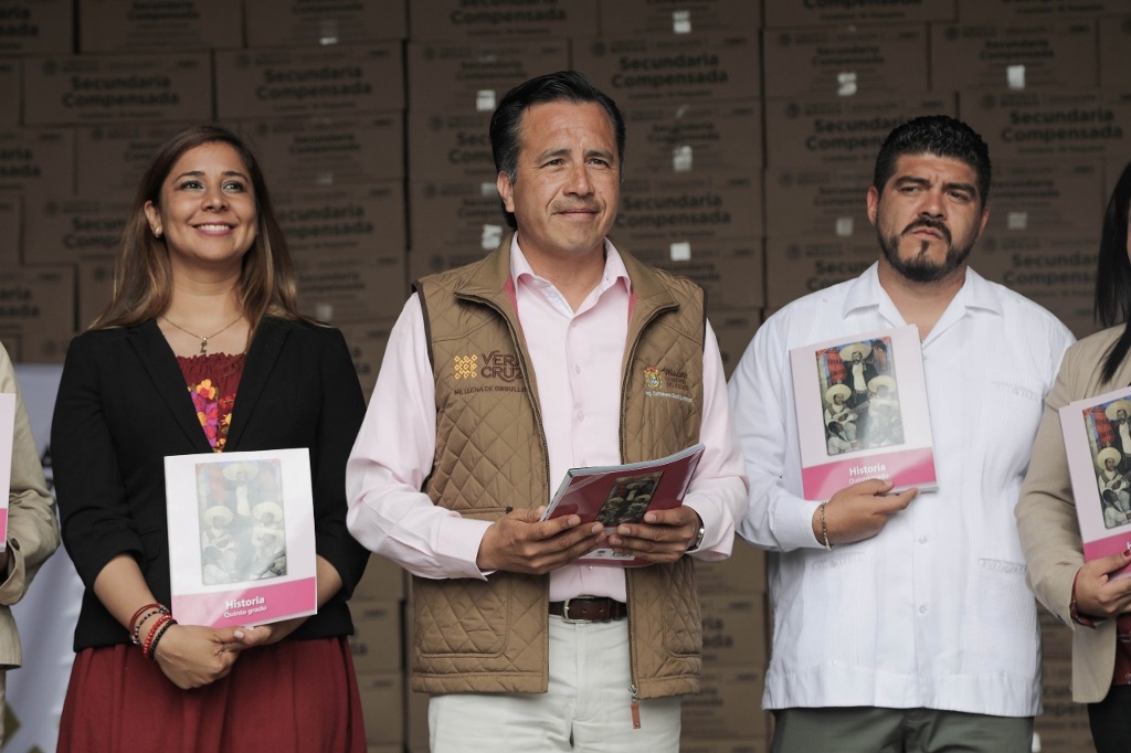 Imagen Cuitláhuac García inicia distribución de útiles escolares con más de 421 mil paquetes
