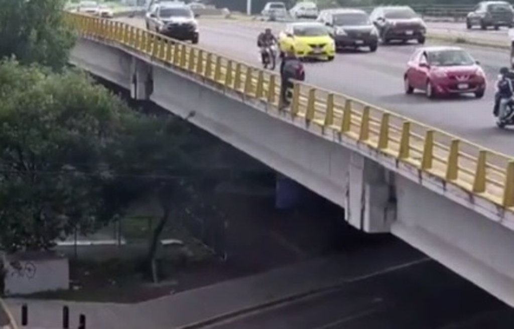 Mujer evita que hombre se arroje de un puente (+video) - xeu noticias ...