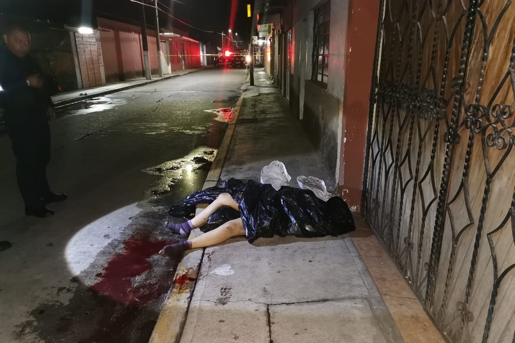 Imagen Abandonan cadáver de mujer embolsado en Río Blanco, Veracruz