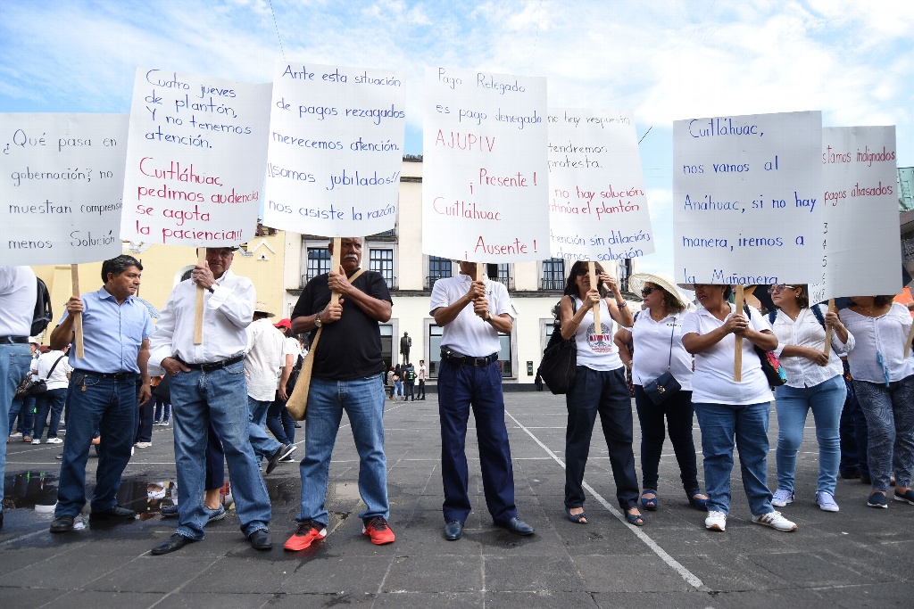 Imagen Pensionados del ISSSTE bloquean el centro histórico de Xalapa (+fotos)
