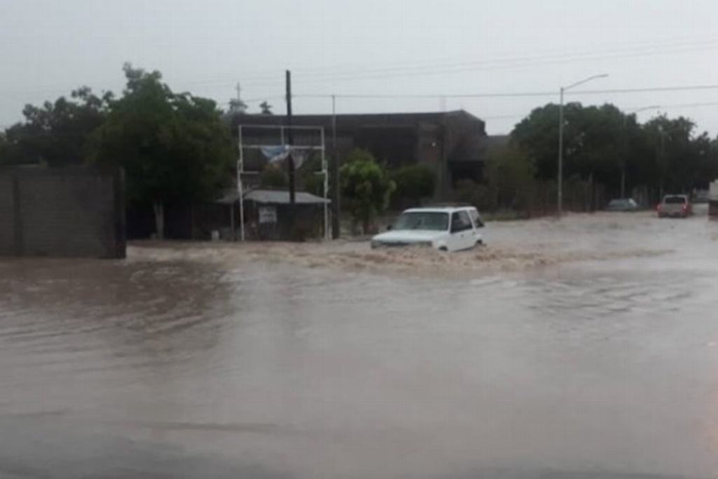 Imagen Suspenden clases en 18 municipios de Sinaloa; lluvia afecta vías