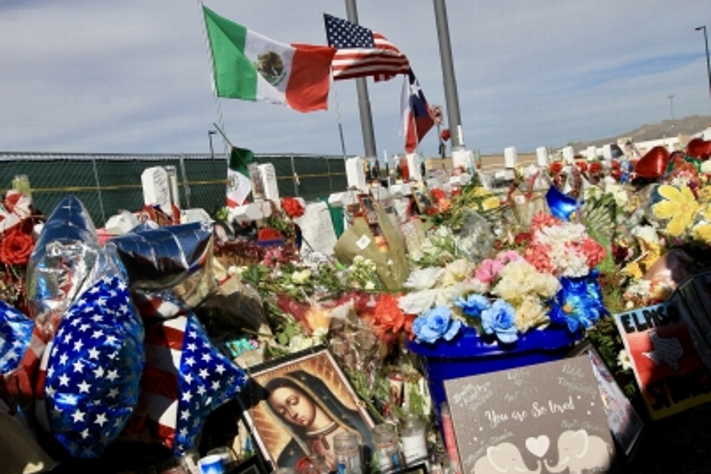 Imagen Tras tiroteo en El Paso, reabrirán supermercado con monumento a víctimas
