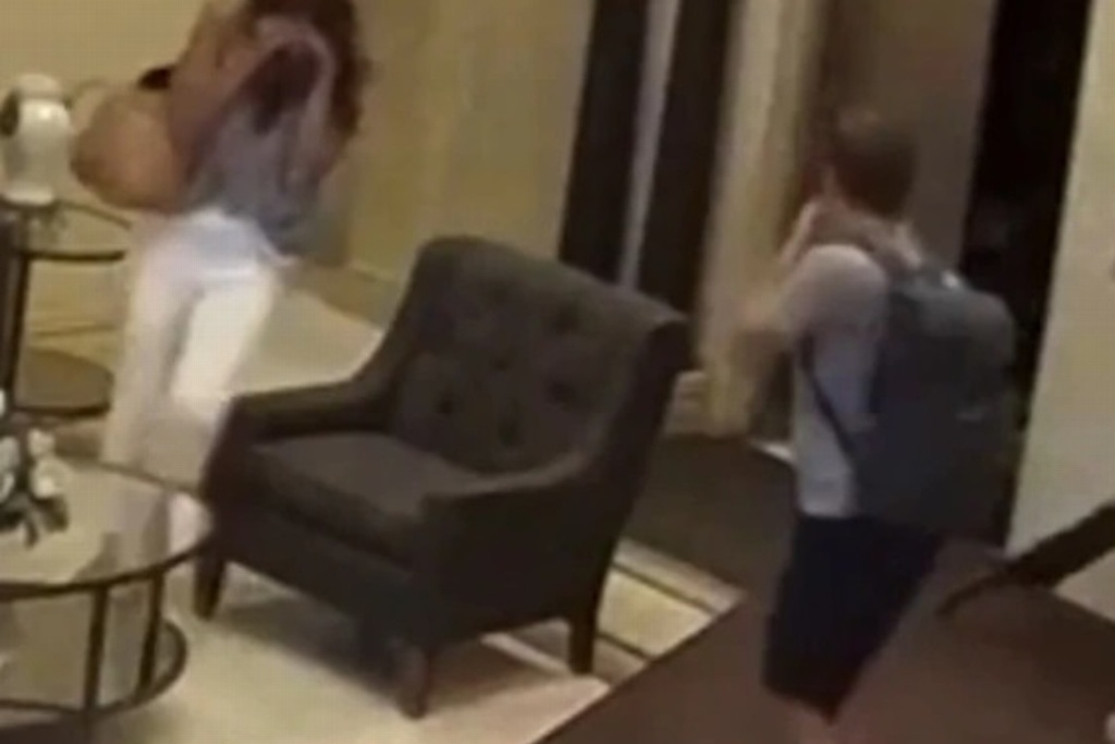 Imagen ¡Impactante! Momento en que hombre es aplastado por elevador (+video)