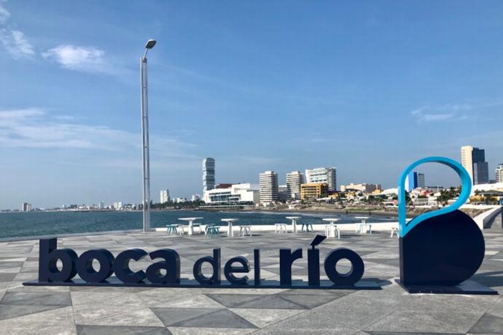 Imagen Colocan nuevas letras turísticas en Boca del Río