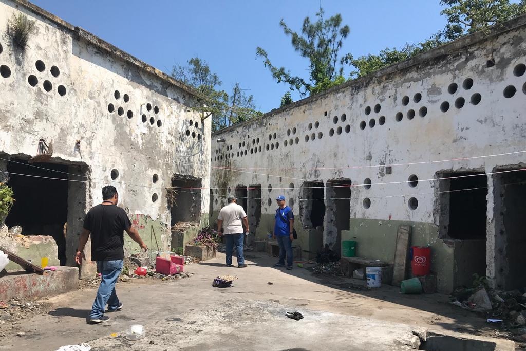 Imagen Desalojan a personas que viven en el expenal de Allende de Veracruz (+fotos)