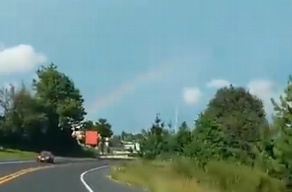 Imagen Se observa arcoíris en carretera federal Perote - Xalapa (+Video)