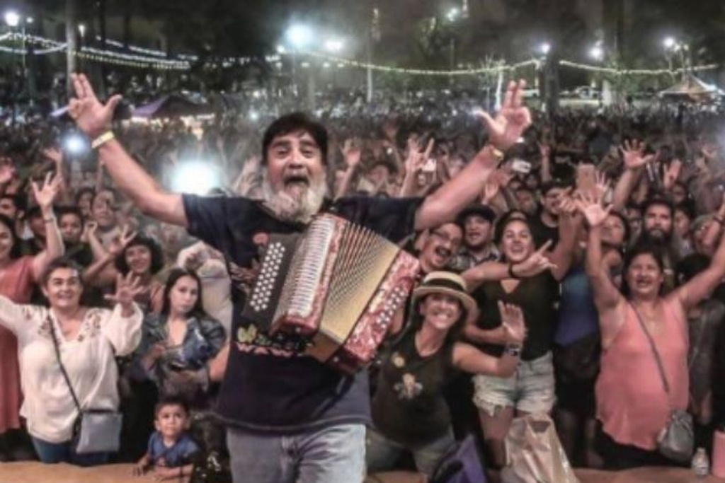 Imagen Con música y baile dan el último adiós a Celso Piña 