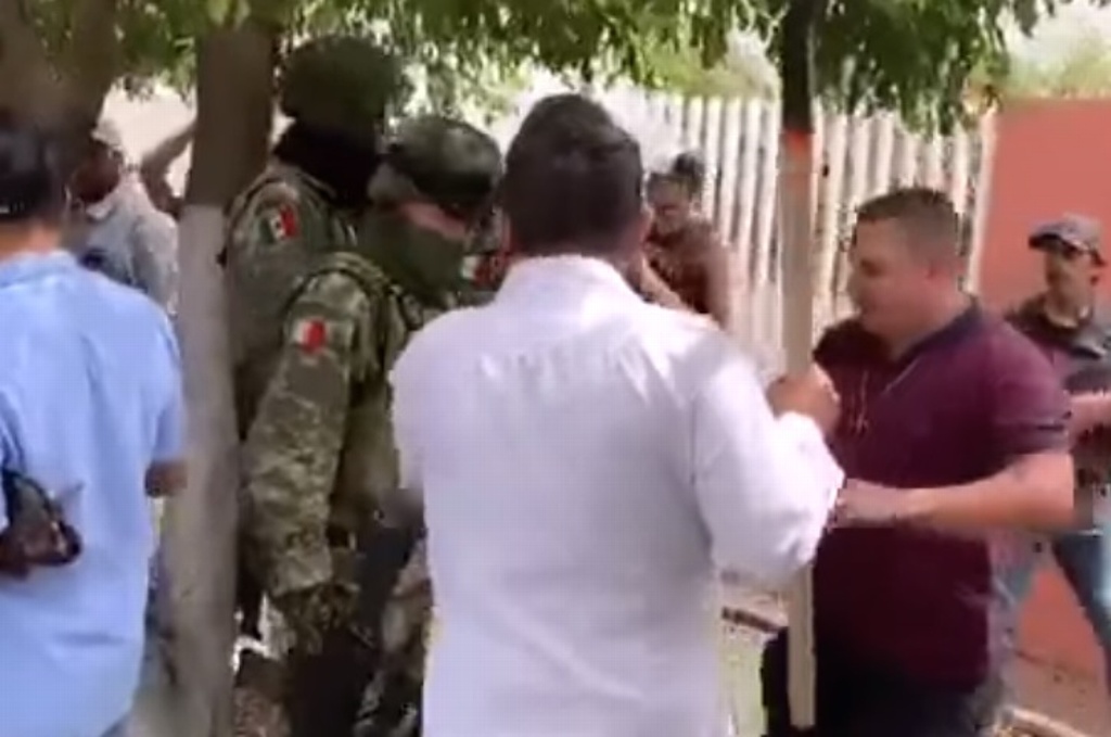 Imagen Habitantes agreden a militares en Los Reyes, Michoacán (+Video)