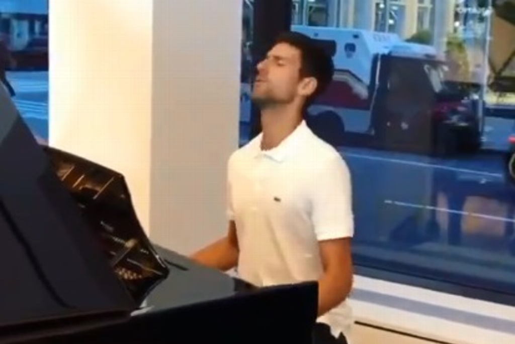 Imagen Se viraliza en redes el 'talento' de Novak Djokovic para tocar el piano (+Video)