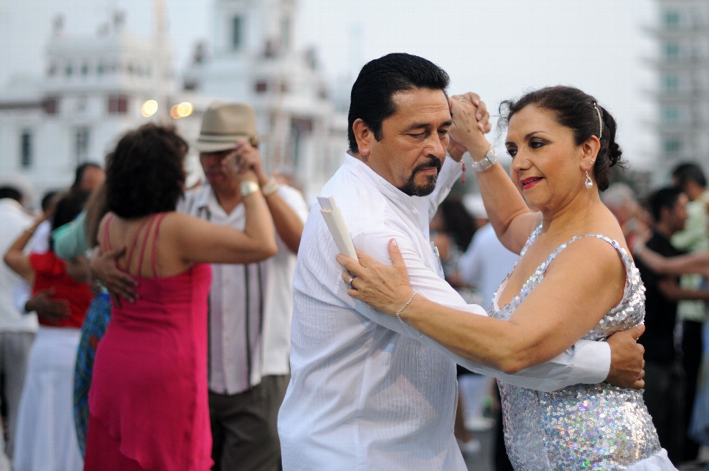 Imagen Llevan el danzón veracruzano a Nuevo León