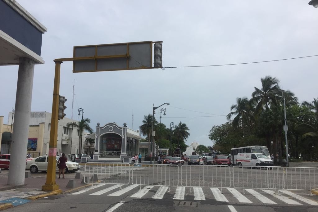 Imagen Cierres de avenidas en el centro de Veracruz en la madrugada de miércoles y jueves