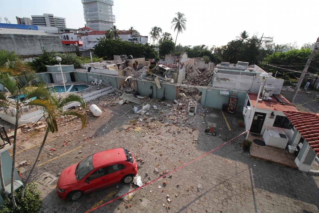 Imagen Alrededor de 40 departamentos sufrieron daños por explosión en restaurante: PC