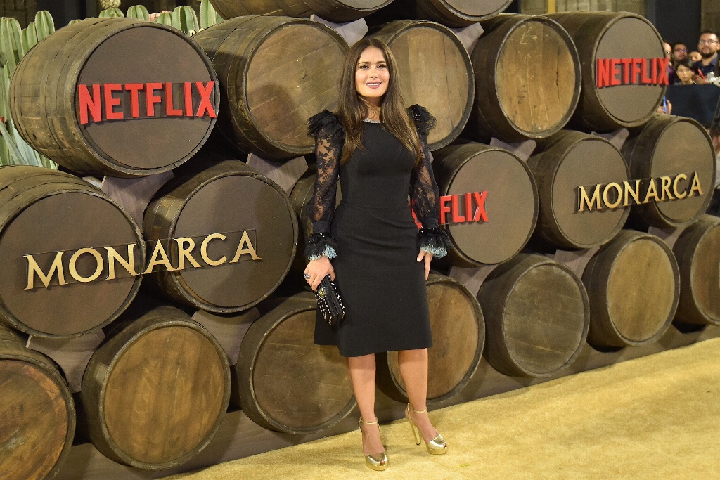 Imagen Así reaccionó Salma Hayek a la pregunta de la boda entre Yolanda Andrade y Verónica Castro (+video)