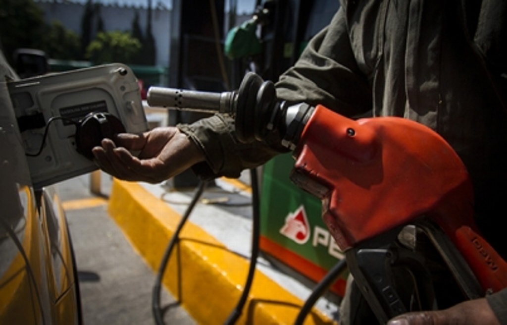 Imagen Bajan precios y estímulos fiscales a la gasolina en agosto