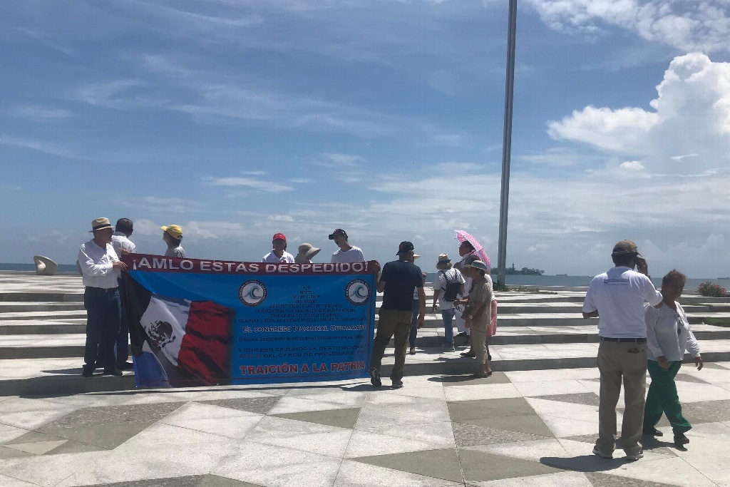 Imagen Se manifiestan contra AMLO en Veracruz y Boca del Río 