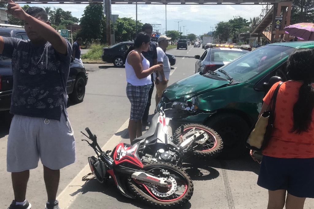 Imagen Embisten a motociclista y resulta lesionado en carretera federal de Veracruz