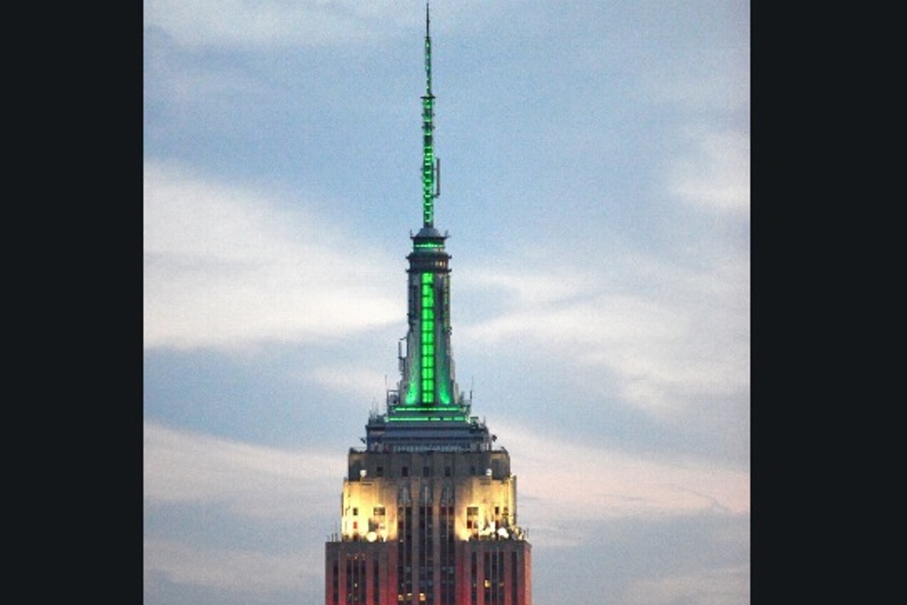Imagen Iluminan el Empire State de NY con los colores de México para celebrar la Independencia