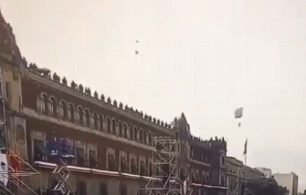 Imagen Sufre accidente paracaidista de la Marina en desfile militar en la CDMX (+video)