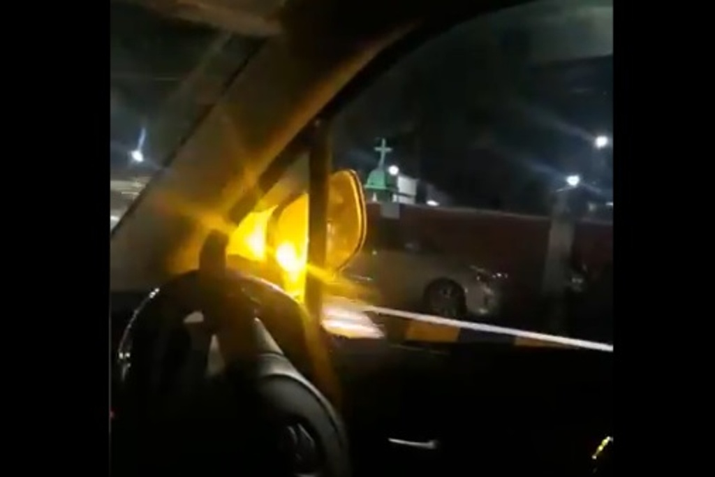 Imagen Se viraliza taxista cantando a pasajero (+Video)