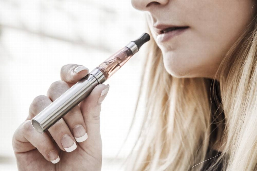 Imagen Uso de cigarros electrónicos podría causar infertilidad en mujeres, revela estudio