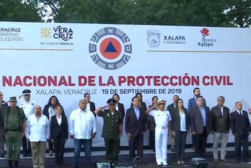Imagen Realizan en Xalapa ceremonia en memoria de las víctimas de los sismos de 1985 y 2017 (+video)