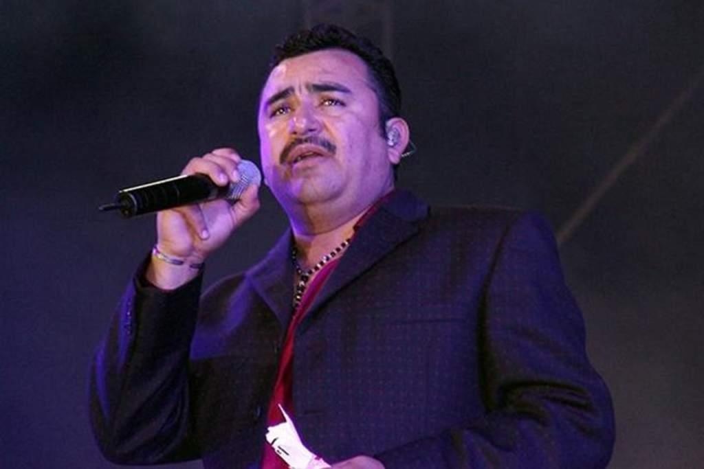 Imagen Cantante mexicano rompe en llanto ante sus fans al perder la voz (+video)