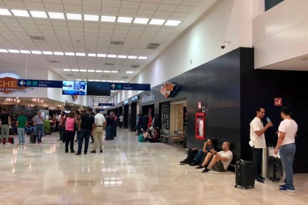 Imagen Cancelan vuelo de Veracruz a Houston por paso de Imelda