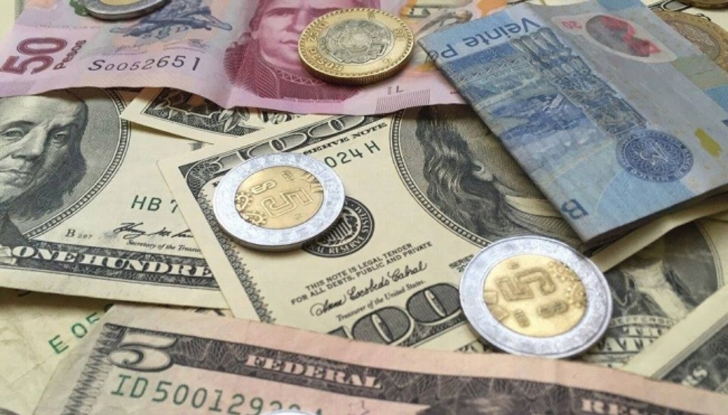 Imagen Peso mexicano cierra la semana a la baja frente al dólar 