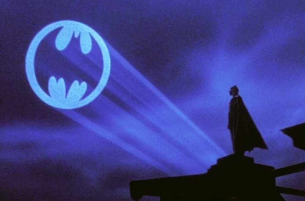 Imagen Batiseñal llega a CDMX en aniversario de Batman