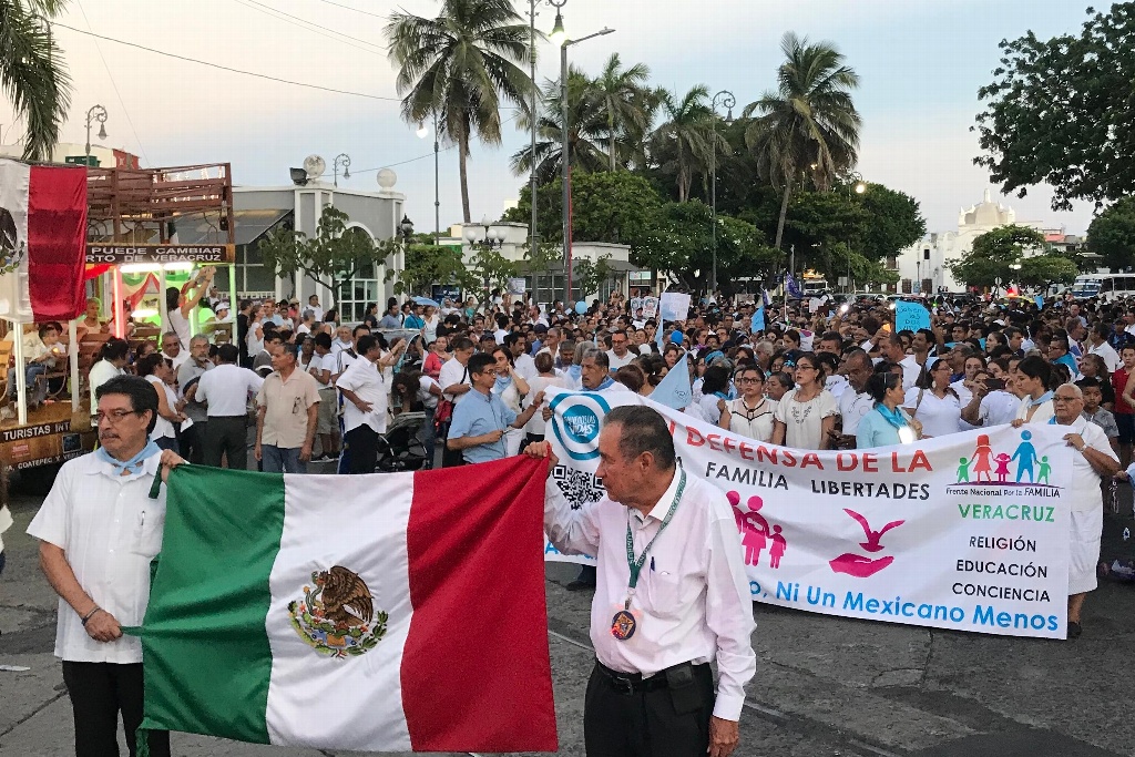 Imagen Frente Nacional por la Familia marcha en centro histórico de Veracruz