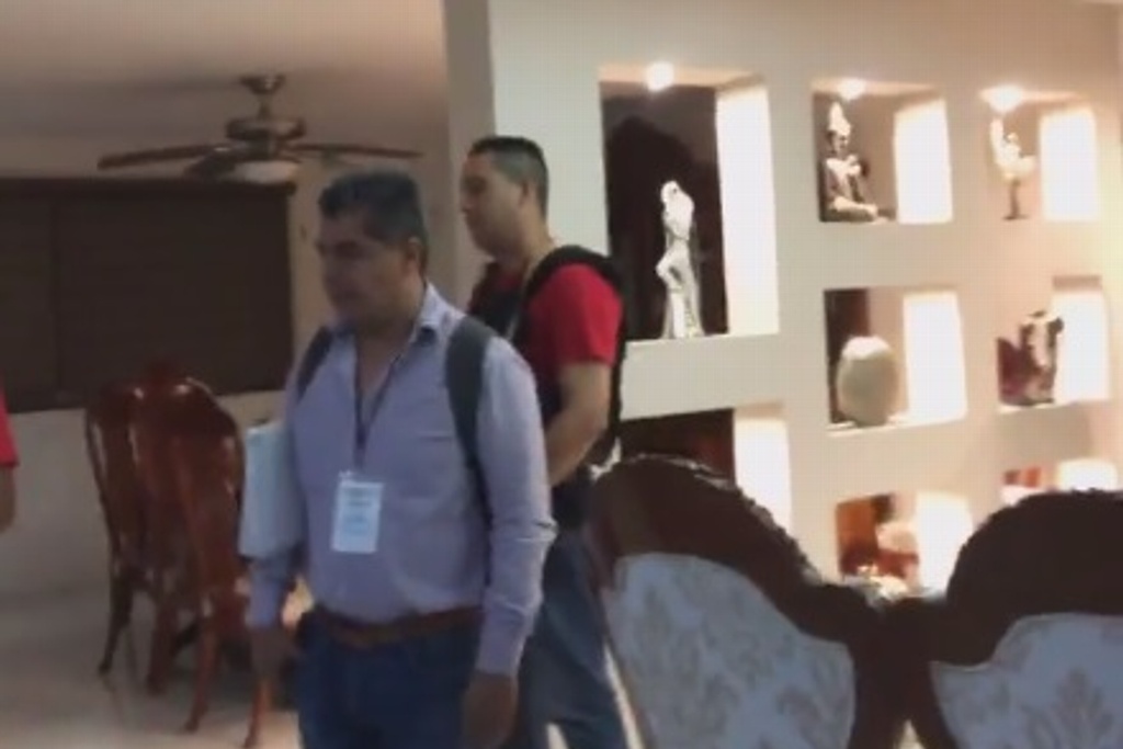 Imagen Catean casa de ex fiscal anticorrupción de Veracruz (+Video)