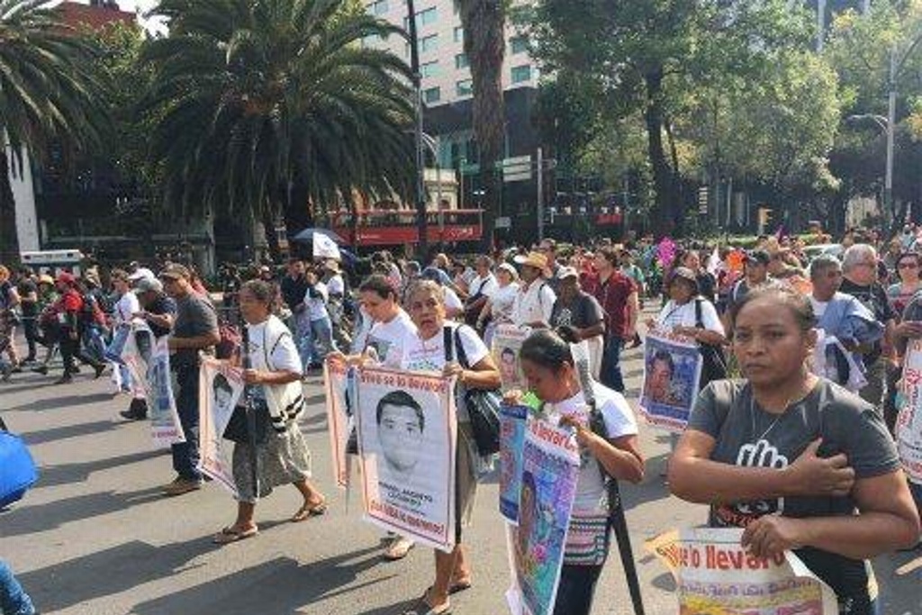 Marchan en CDMX por 43 normalistas de Ayotzinapa a 5 años de su ...