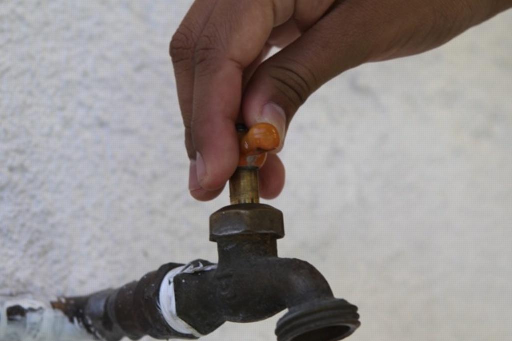 Imagen Llevan 30 días sin agua en congregación Delfino Victoria, en Santa Fe, Veracruz