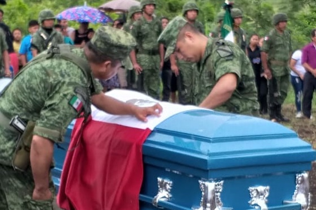 Imagen Rinden honores a soldado veracruzano que murió durante emboscada en Guerrero 