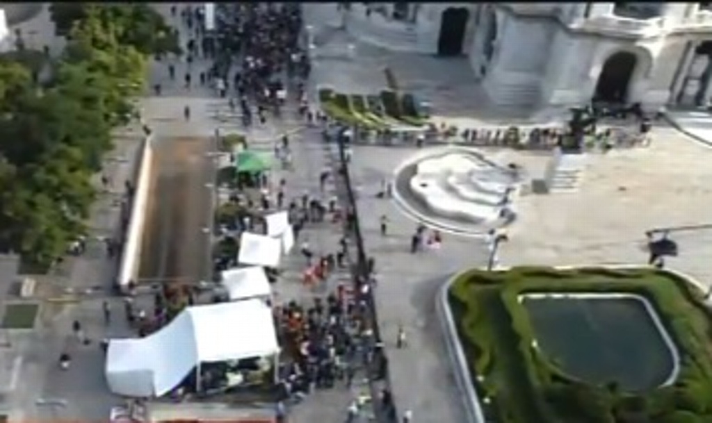 Imagen Se concentran fans en Bellas Artes para despedir a José José